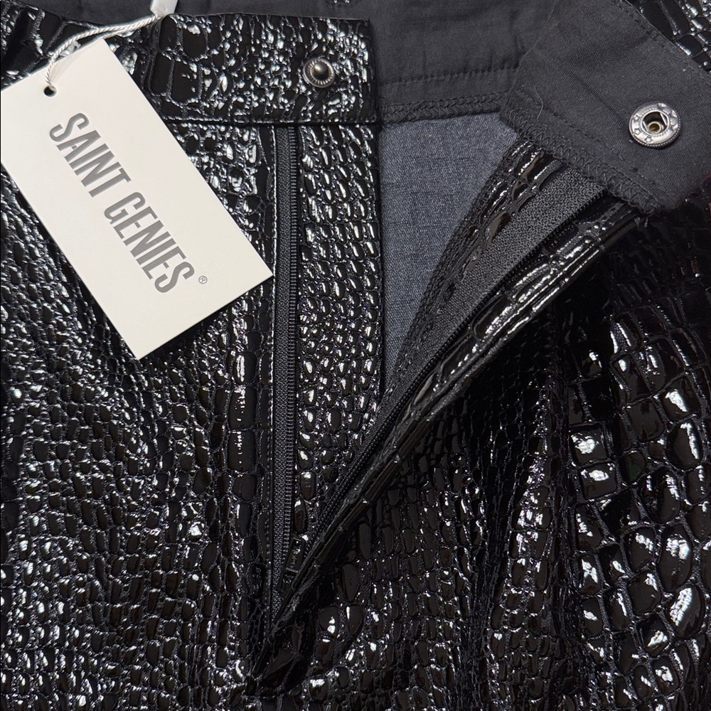 SAINT GENIES Croc Embossed Shorts - Picture 8 of 14